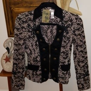 IT'S NOT POLITE TO STARE❣️Lovely black and cream floral jacket